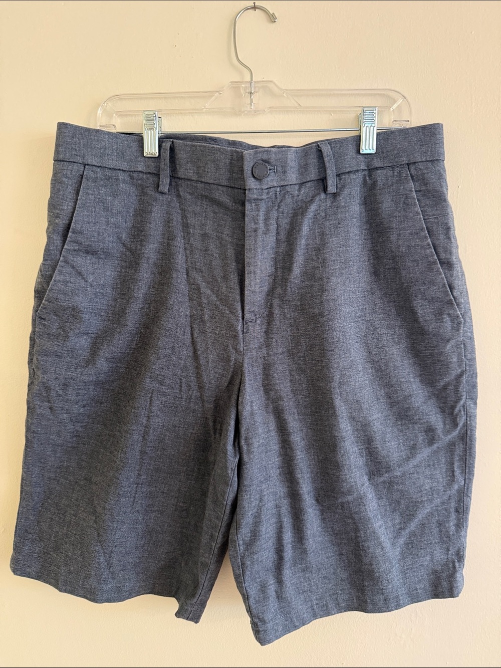 Banana Republic Men's Charcoal Gray Shorts -Size 34